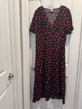 a new day Black Maxi Dress with Red Lip Print size 16